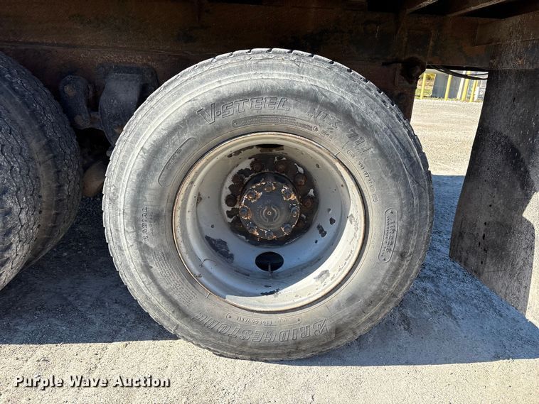 image for item FK1020 1994 Ford L9000 dump flatbed truck