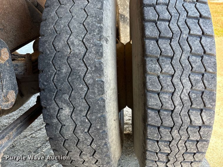 image for item FK1020 1994 Ford L9000 dump flatbed truck