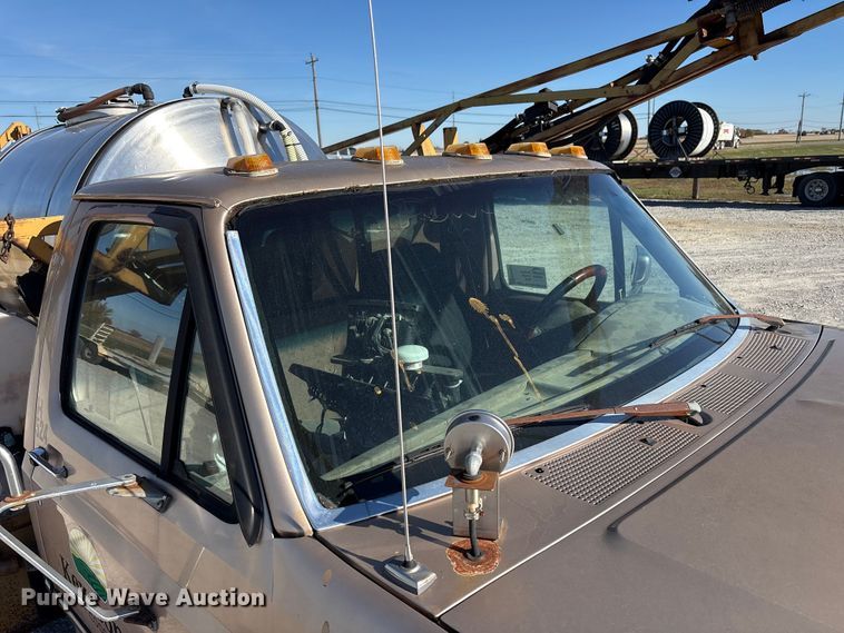 image for item FK1022 1997 Ford F350 sprayer bed pickup truck