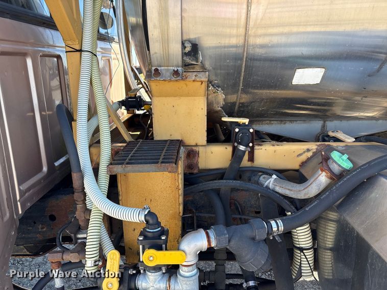 image for item FK1022 1997 Ford F350 sprayer bed pickup truck