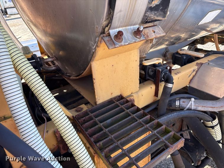 image for item FK1022 1997 Ford F350 sprayer bed pickup truck