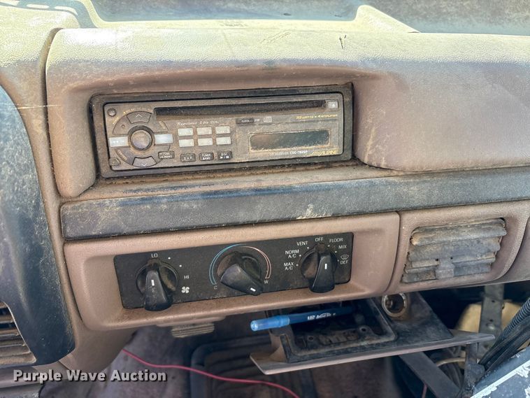 image for item FK1022 1997 Ford F350 sprayer bed pickup truck