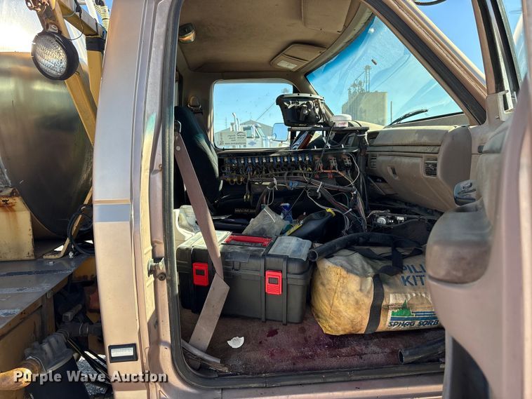 image for item FK1022 1997 Ford F350 sprayer bed pickup truck