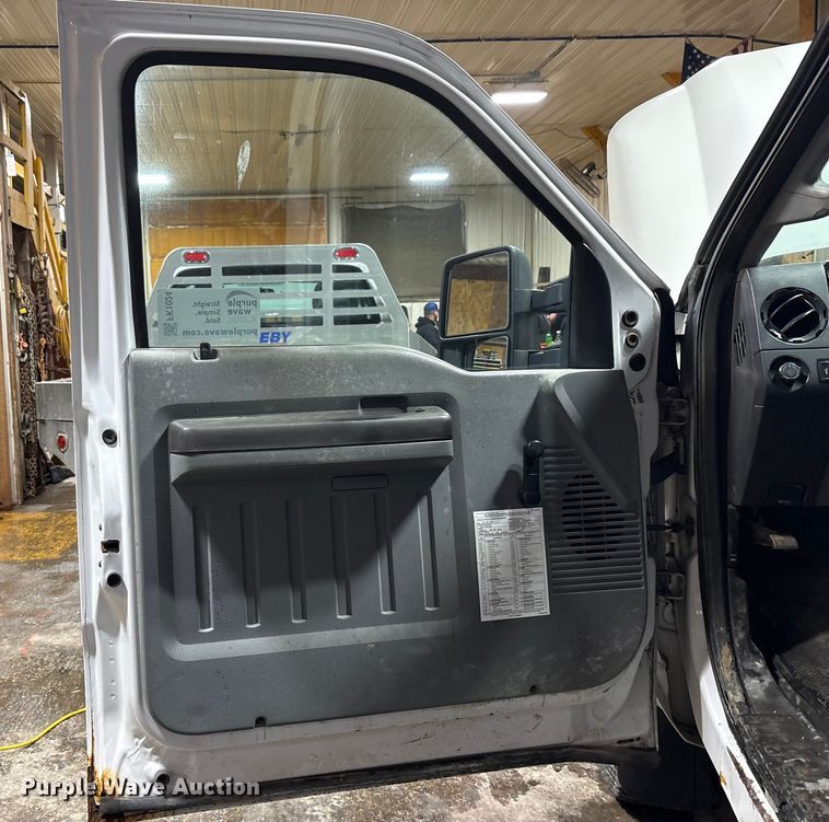 image for item FK1024 2012 Ford F250 Super Duty pickup truck cab and chassis