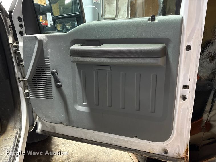 image for item FK1024 2012 Ford F250 Super Duty pickup truck cab and chassis