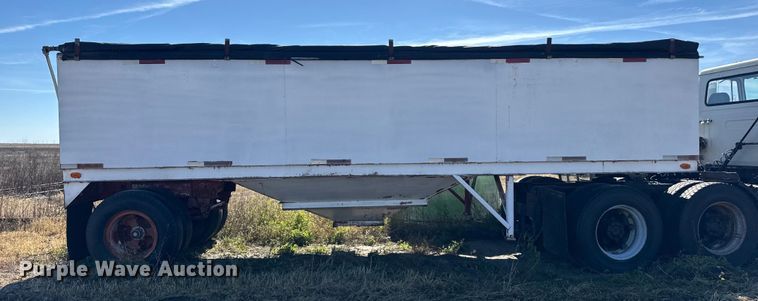image for item GP9650 1986 Shop built grain trailer