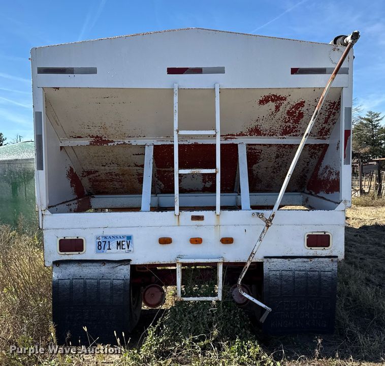 image for item GP9650 1986 Shop built grain trailer