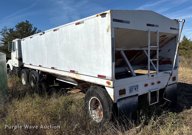 image for item GP9650 1986 Shop built grain trailer