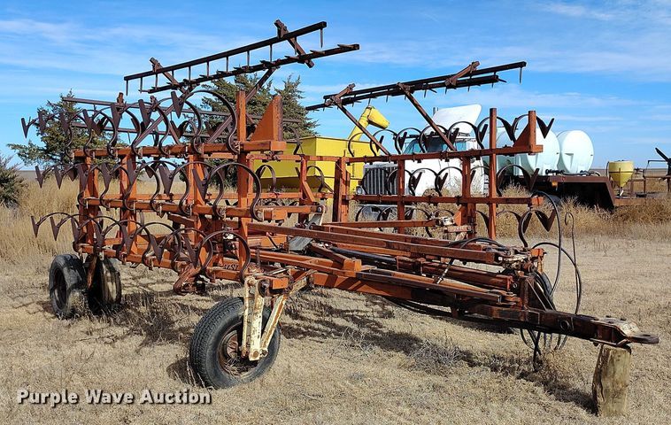 image for item IH9336 Crustbuster field cultivator