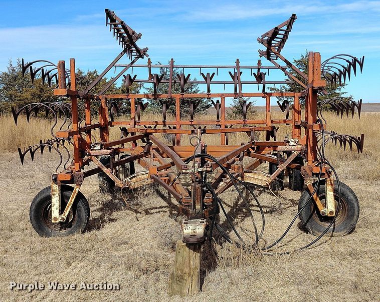 image for item IH9336 Crustbuster field cultivator