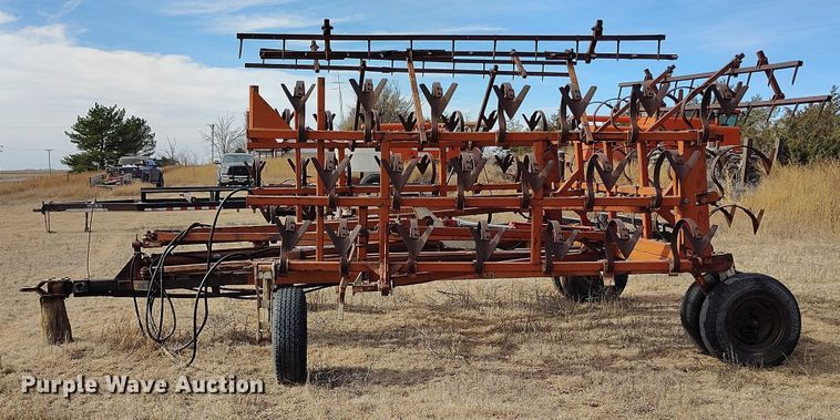 image for item IH9336 Crustbuster field cultivator