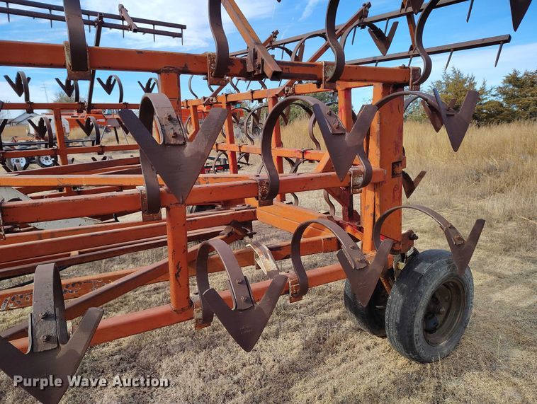 image for item IH9336 Crustbuster field cultivator