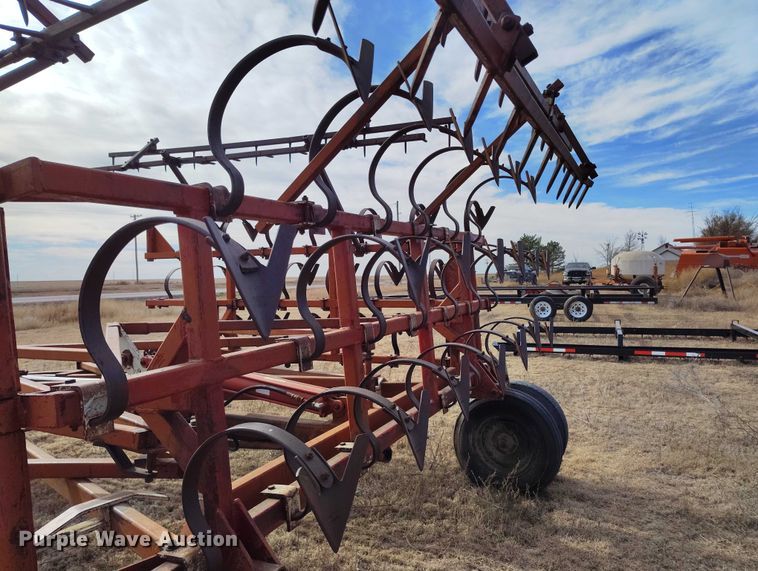 image for item IH9336 Crustbuster field cultivator
