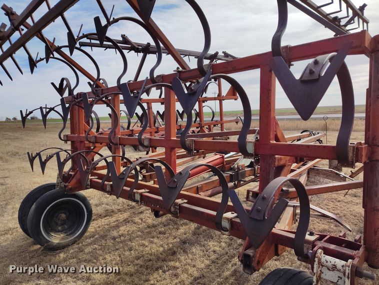 image for item IH9336 Crustbuster field cultivator