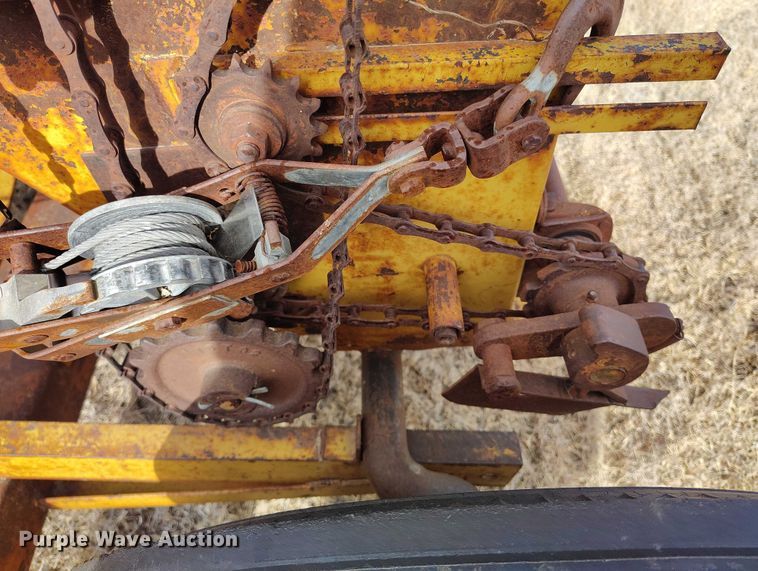 image for item IH9339 Barber drop spreader