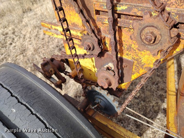 image for item IH9339 Barber drop spreader