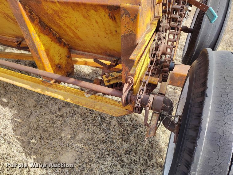 image for item IH9339 Barber drop spreader