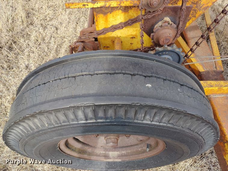 image for item IH9339 Barber drop spreader