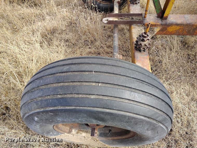 image for item IH9339 Barber drop spreader