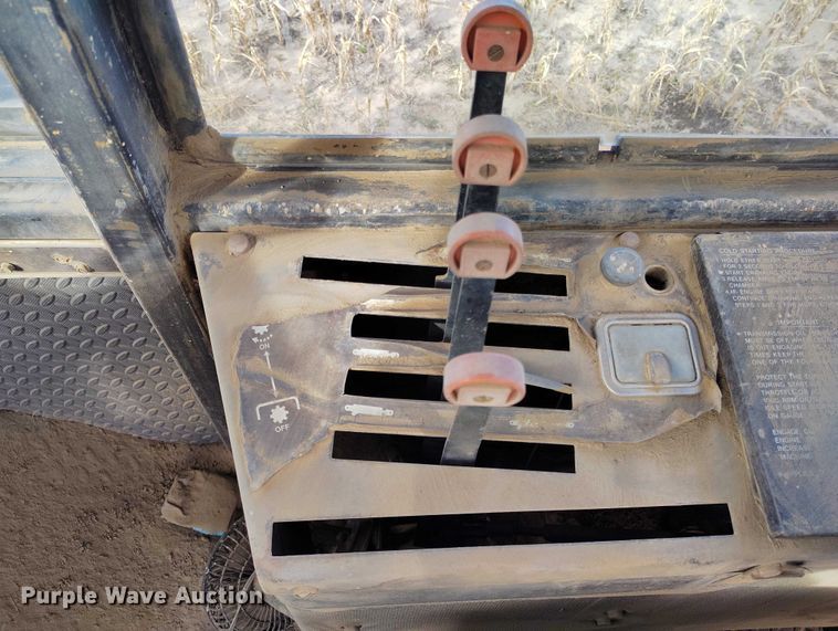 image for item IH9340 1979 Versatile 855 4WD tractor