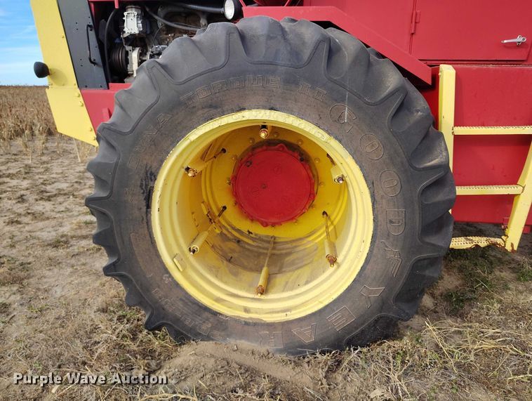 image for item IH9340 1979 Versatile 855 4WD tractor