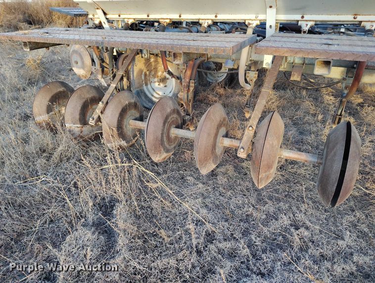 image for item IH9341 Crustbuster 3200 TS grain drill