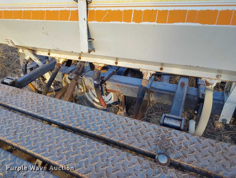 image for item IH9341 Crustbuster 3200 TS grain drill