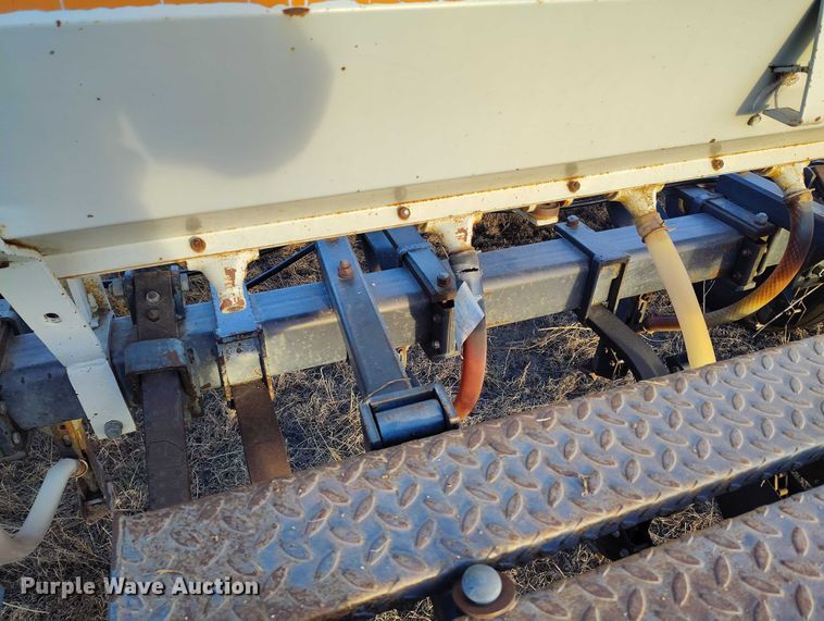 image for item IH9341 Crustbuster 3200 TS grain drill