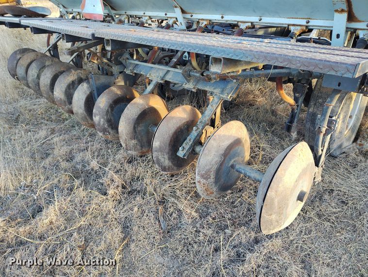 image for item IH9341 Crustbuster 3200 TS grain drill