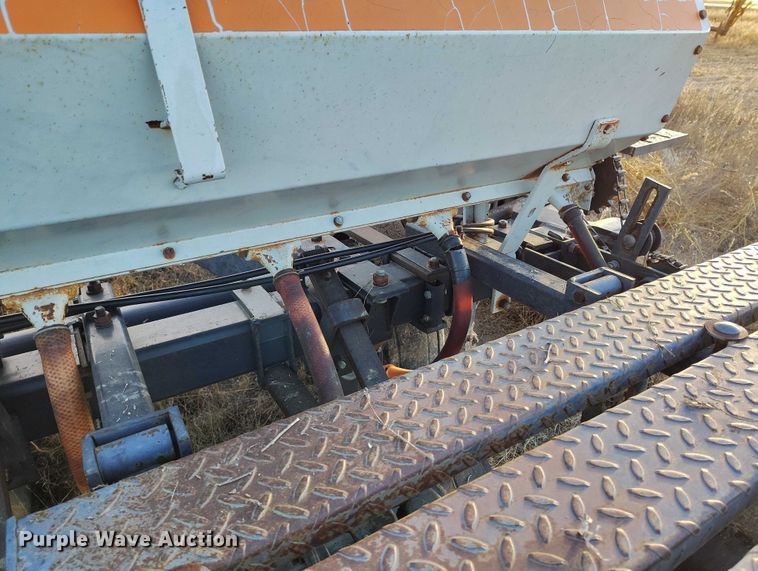 image for item IH9341 Crustbuster 3200 TS grain drill