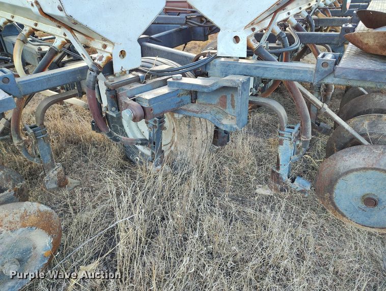 image for item IH9341 Crustbuster 3200 TS grain drill