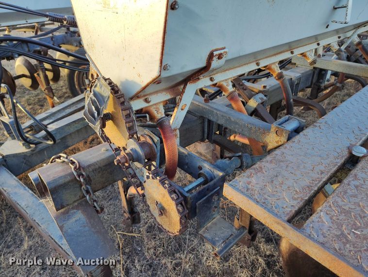 image for item IH9341 Crustbuster 3200 TS grain drill