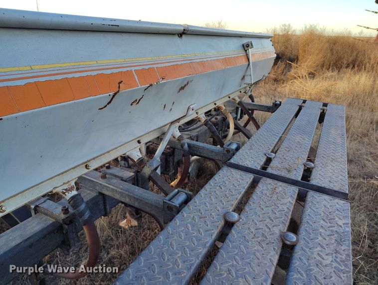 image for item IH9341 Crustbuster 3200 TS grain drill