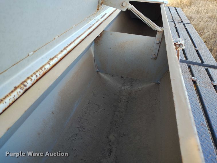 image for item IH9341 Crustbuster 3200 TS grain drill