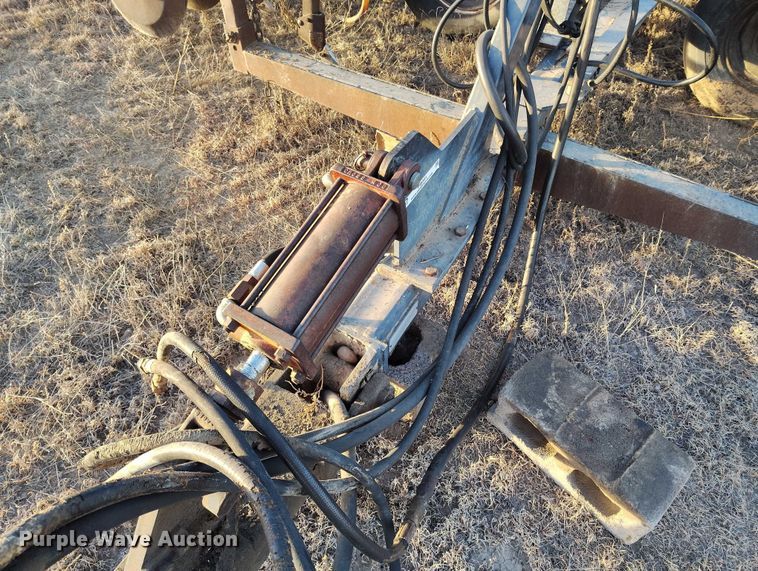 image for item IH9341 Crustbuster 3200 TS grain drill