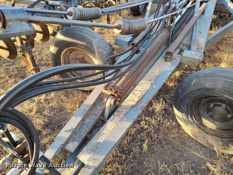 image for item IH9341 Crustbuster 3200 TS grain drill