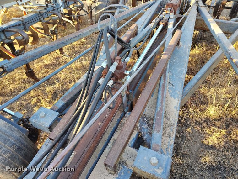 image for item IH9341 Crustbuster 3200 TS grain drill