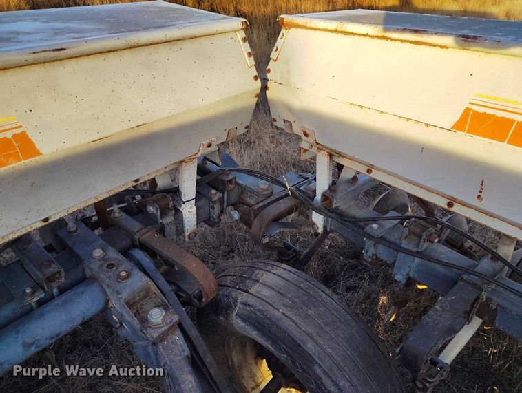 image for item IH9341 Crustbuster 3200 TS grain drill