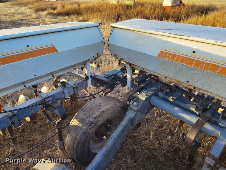 image for item IH9341 Crustbuster 3200 TS grain drill