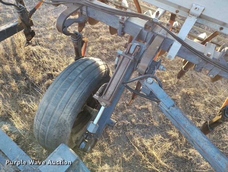 image for item IH9341 Crustbuster 3200 TS grain drill