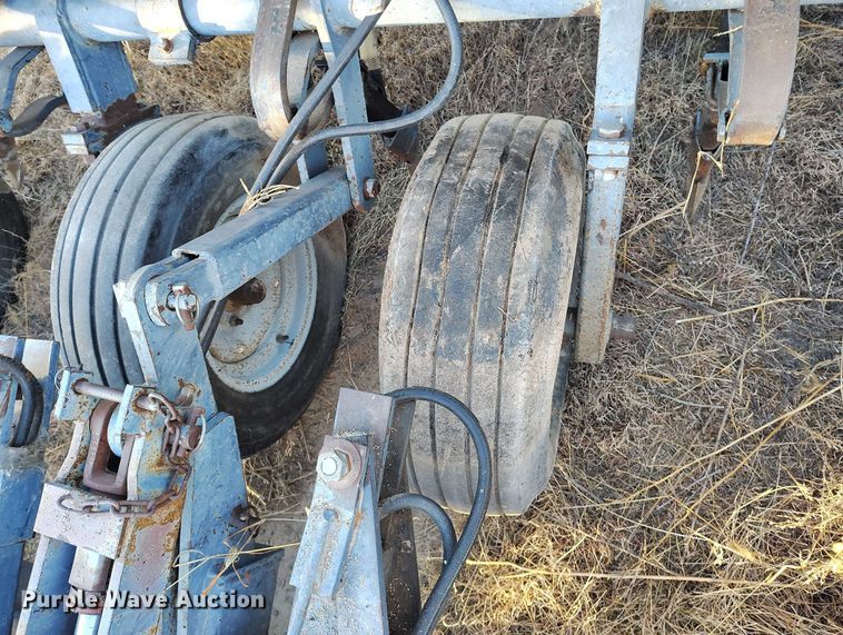 image for item IH9341 Crustbuster 3200 TS grain drill