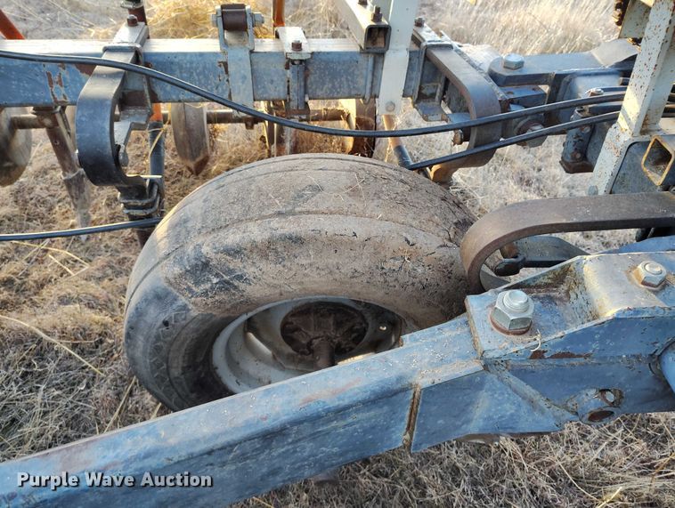 image for item IH9341 Crustbuster 3200 TS grain drill