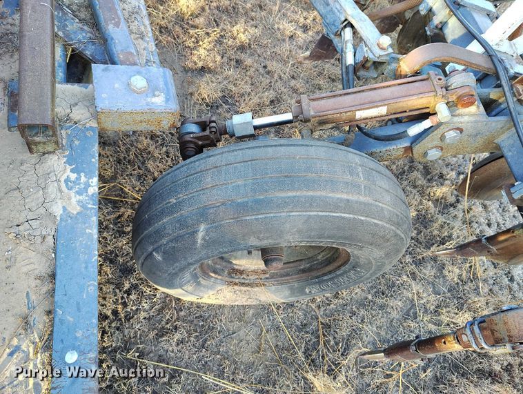 image for item IH9341 Crustbuster 3200 TS grain drill