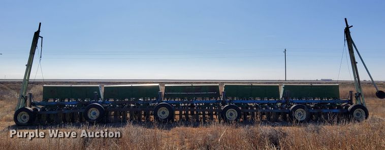 image for item IH9342 John Deere LZ 812 grain drill