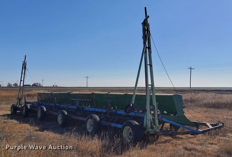 image for item IH9342 John Deere LZ 812 grain drill