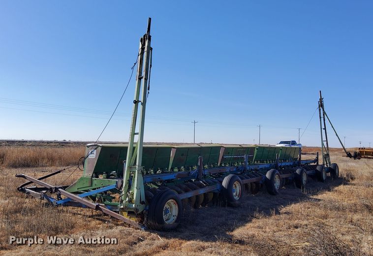 image for item IH9342 John Deere LZ 812 grain drill