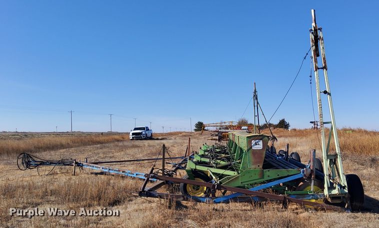 image for item IH9342 John Deere LZ 812 grain drill