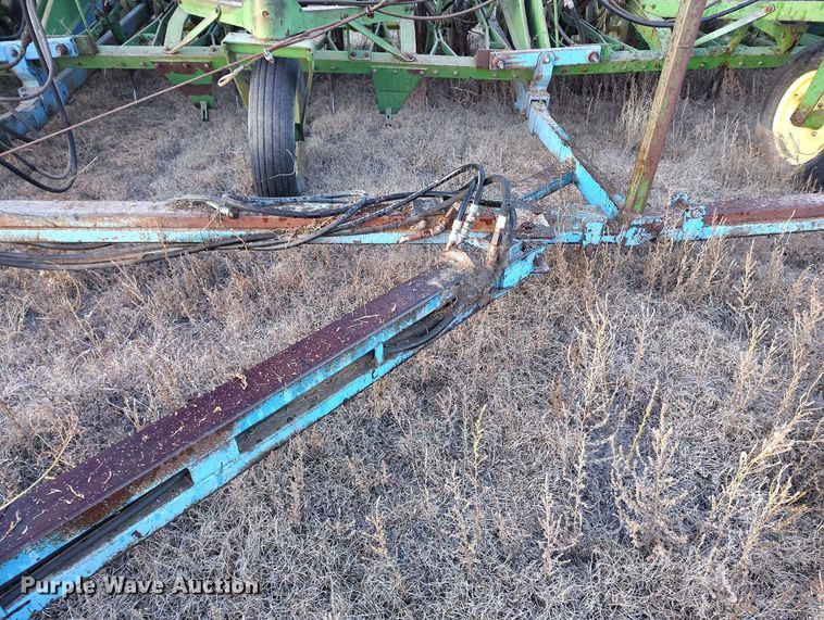 image for item IH9342 John Deere LZ 812 grain drill