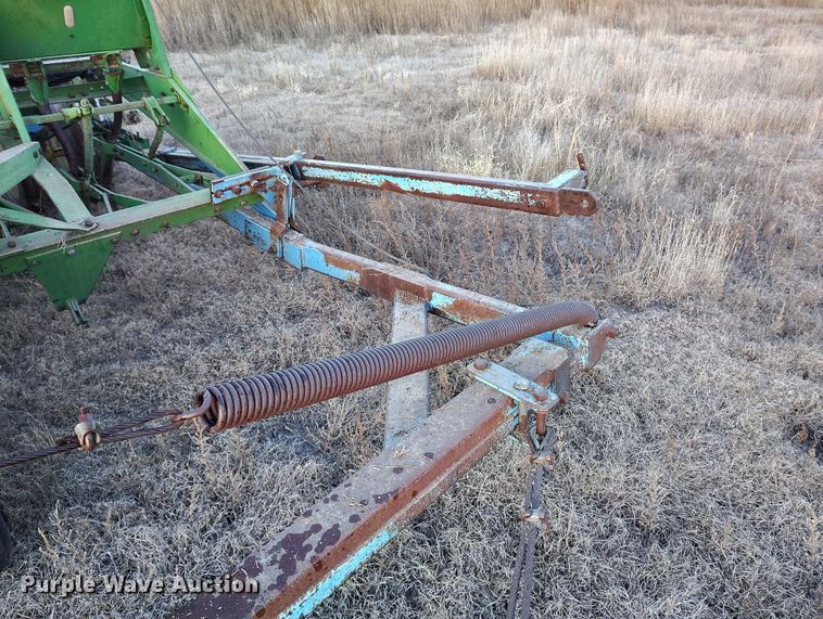 image for item IH9342 John Deere LZ 812 grain drill