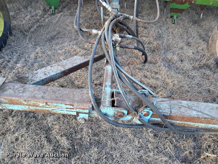 image for item IH9342 John Deere LZ 812 grain drill